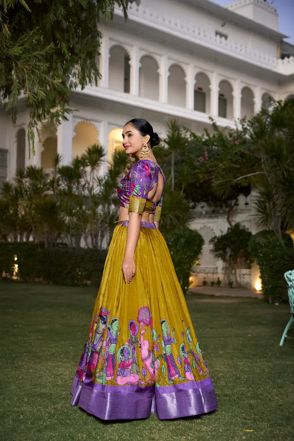 Yellow_Dola_Silk_Premium_&_Elegant_Patola_Print_With_Foil_Work_Lehenga_Choli_For_Women_&_Girls