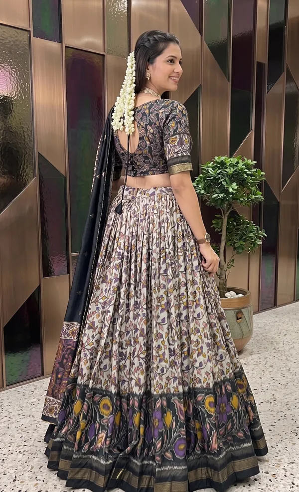 Black_Dola_Silk_Premium_&_Elegant_Patola_Print_With_Foil_Work_Lehenga_Choli_For_Women_&_Girls