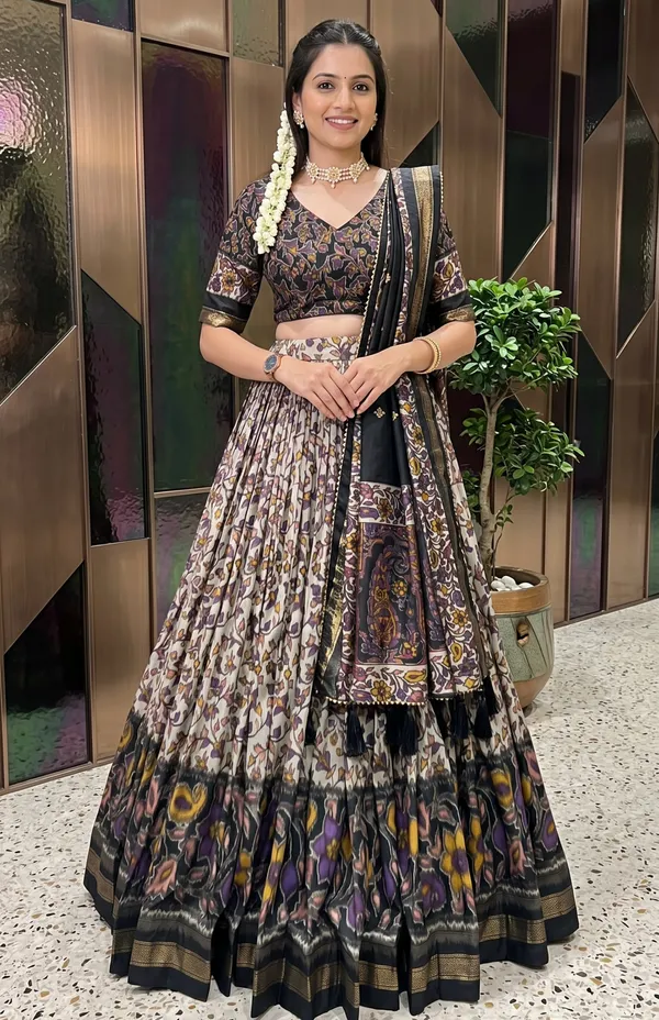 Black_Dola_Silk_Premium_&_Elegant_Patola_Print_With_Foil_Work_Lehenga_Choli_For_Women_&_Girls