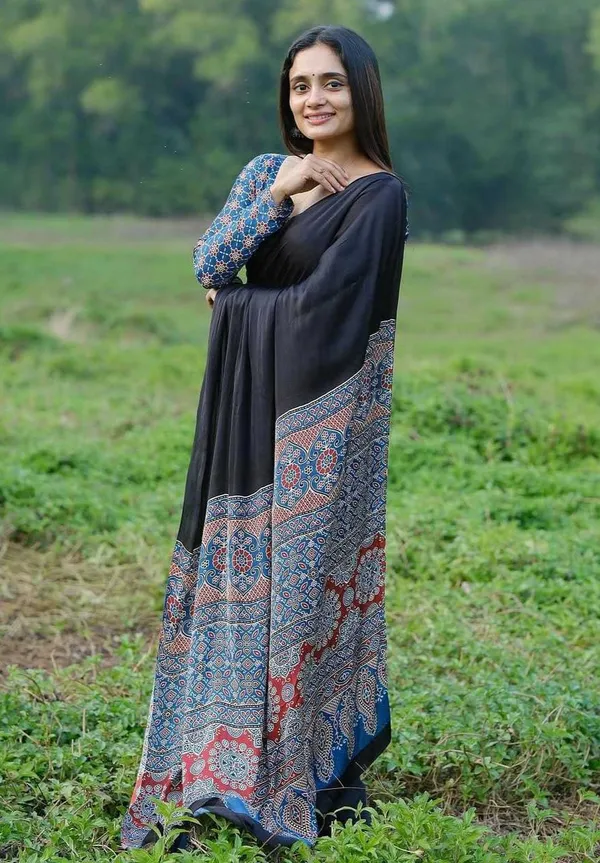 Black_Printed_Bollywood_Satin_Saree