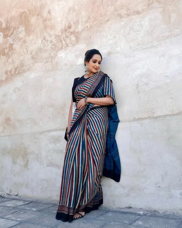White_Striped_Bollywood_Satin_Saree