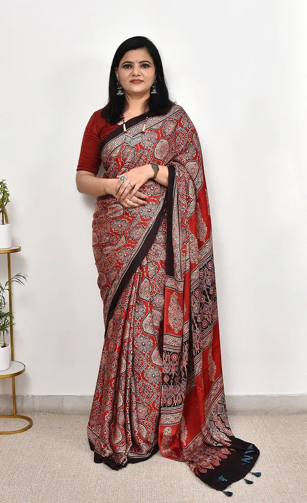 Red_Printed_Bollywood_Satin_Saree