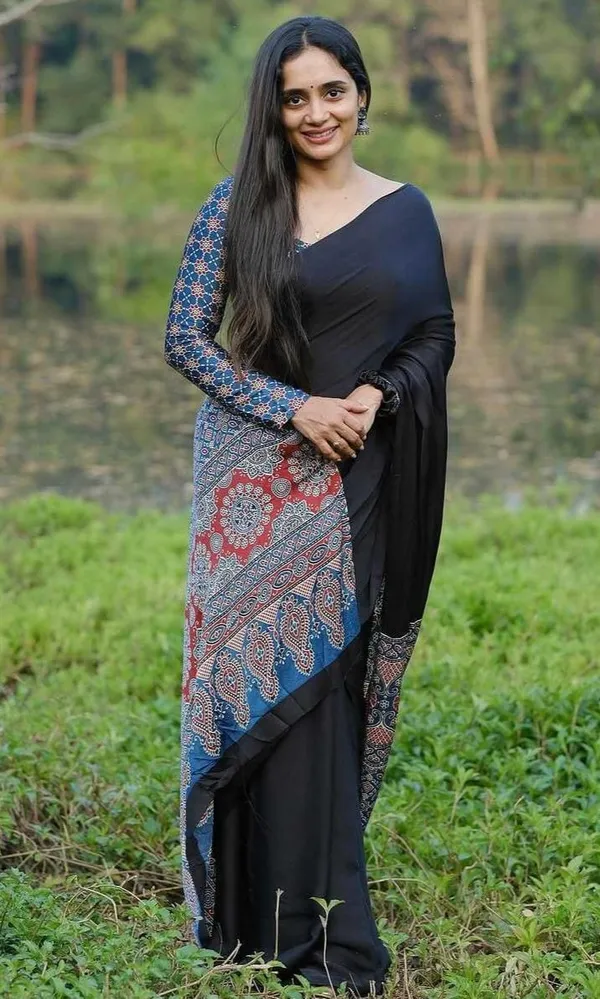 Black_Printed_Bollywood_Satin_Saree