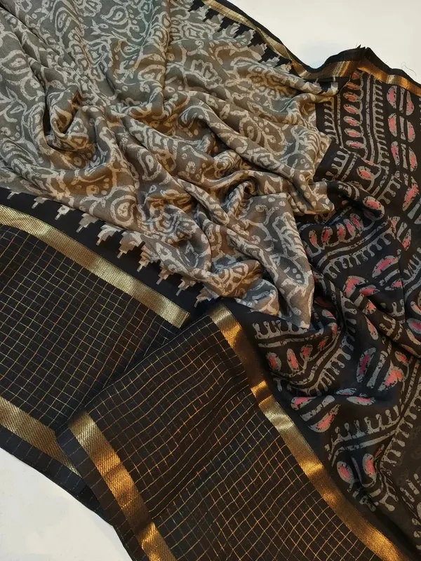 Black_Woven,_Checkered_Mysore_Silk_Blend,_Jacquard_Saree