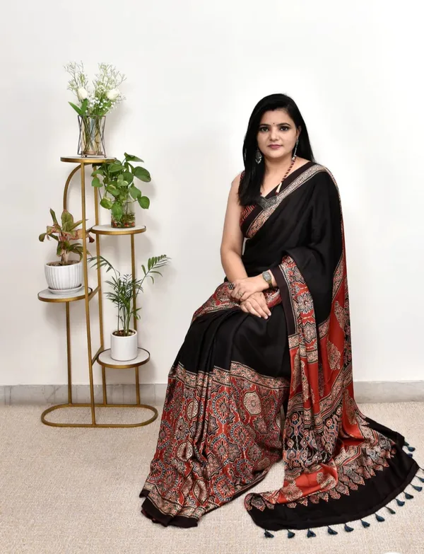 Black_Printed_Bollywood_Satin_Saree