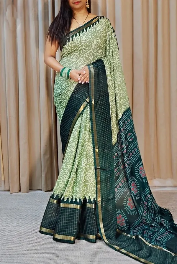 Green_Woven,_Checkered_Mysore_Silk_Blend,_Jacquard_Saree