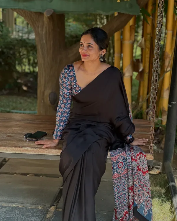 Black_Printed_Bollywood_Satin_Saree