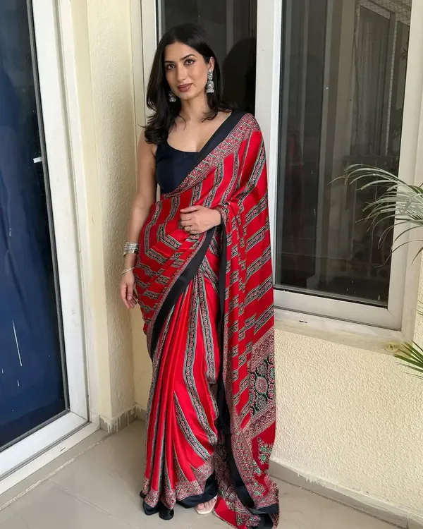 Red_Printed_Bollywood_Satin_Saree