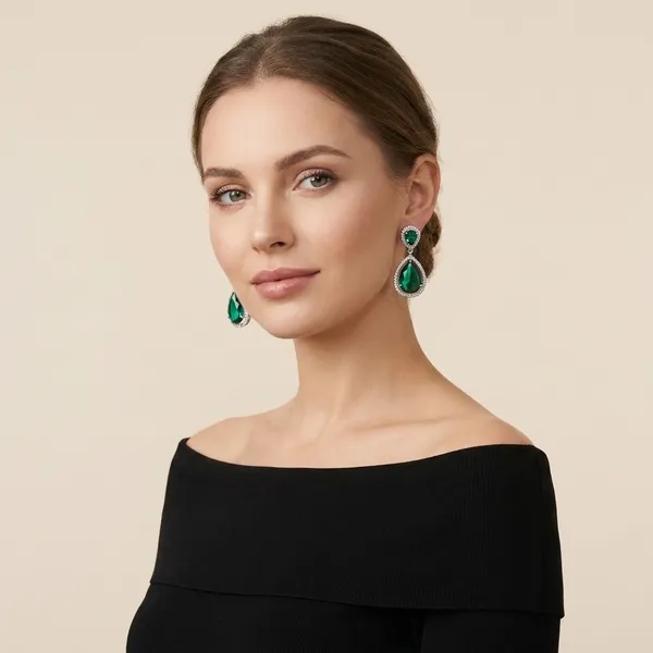 Elegant_Emerald_Green_Teardrop_Crystal_Earrings
