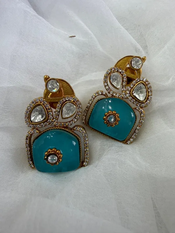 VL_Rtan_Premium_Handcrafted_Designer_Gold-Toned_Earrings_Set