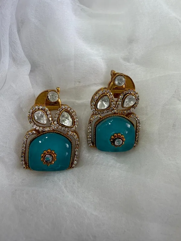 VL_Rtan_Premium_Handcrafted_Designer_Gold-Toned_Earrings_Set