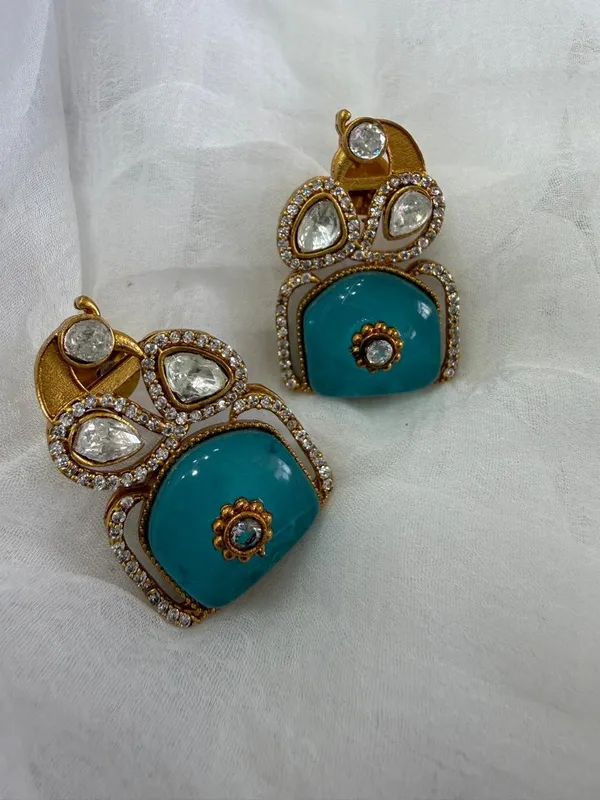 VL_Rtan_Premium_Handcrafted_Designer_Gold-Toned_Earrings_Set