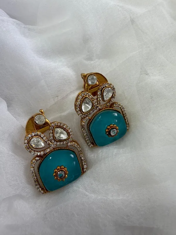 VL_Rtan_Premium_Handcrafted_Designer_Gold-Toned_Earrings_Set