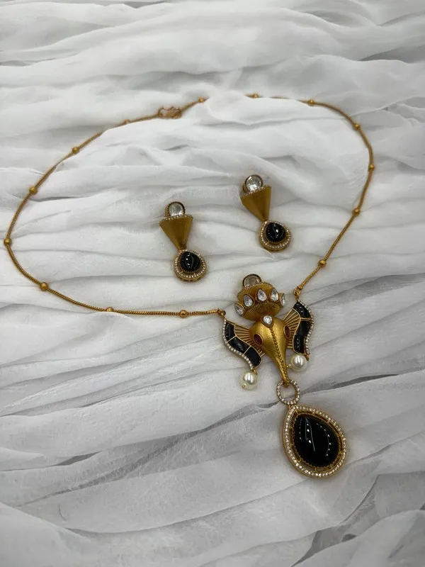 Green_Elegant_Ganesha_with_Stones_&_Pearls_Traditional_Ethnic_Pendant_Necklace_Set__For_Women