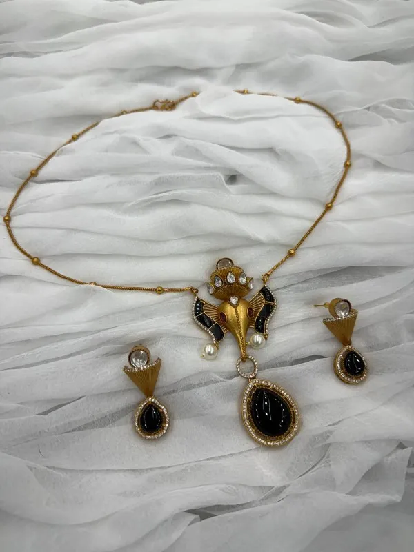 Green_Elegant_Ganesha_with_Stones_&_Pearls_Traditional_Ethnic_Pendant_Necklace_Set__For_Women