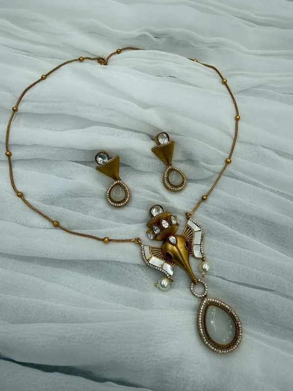 Green_Elegant_Ganesha__with_Stones_&_Pearls_Traditional_Ethnic_Pendant_Necklace_Set_For_Women