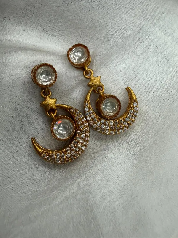 Golden_Premium_Handcrafted_Designer_Gold_Toned_Earrings_Set_For_Women