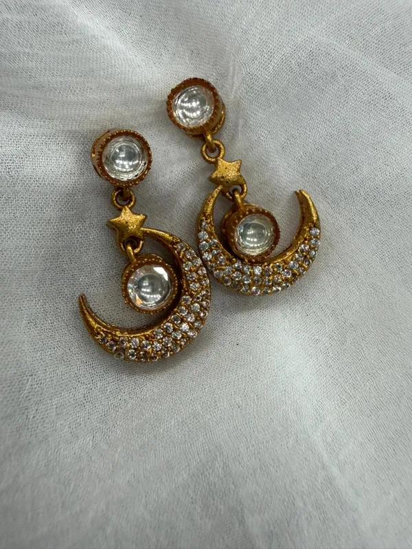 Golden_Premium_Handcrafted_Designer_Gold_Toned_Earrings_Set_For_Women
