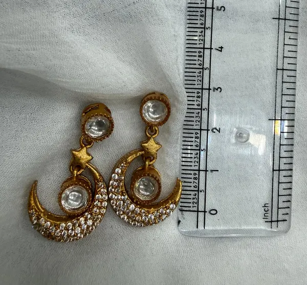 Golden_Premium_Handcrafted_Designer_Gold_Toned_Earrings_Set_For_Women