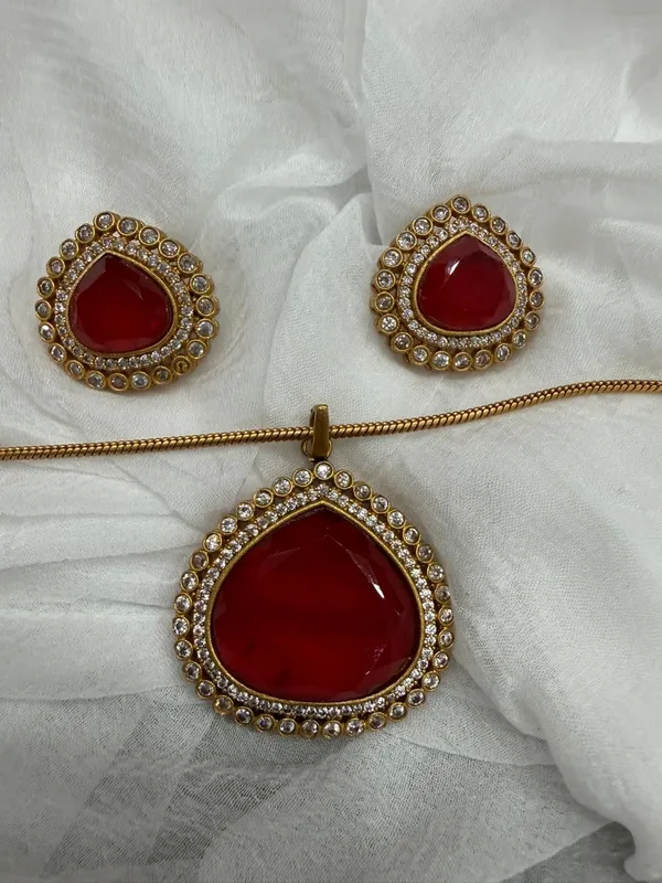 Maroon_Premium_Handcrafted_Designer_Golden_Necklace_With_Matching_Earrings_Set_For_Women