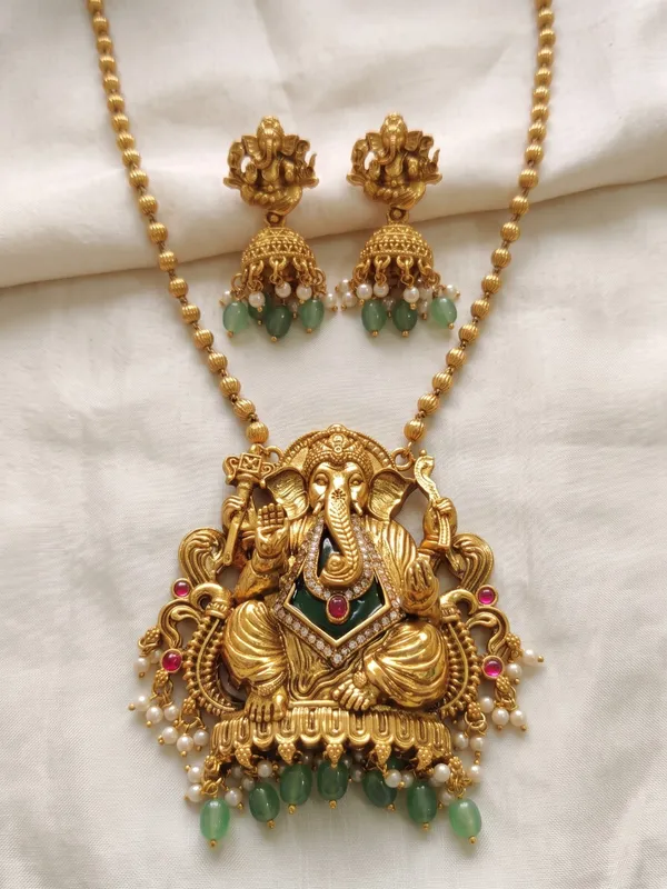 Antique_Gold-Plated_Lord_Ganesha_Pendant_Chain_&_Jhumka_Earrings_Set