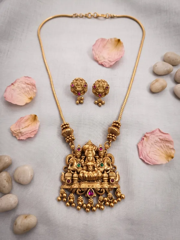 Divine_Lakshmi_Motif_Antique_Gold_Pendant_Set_with_Matching_Stud_Earrings