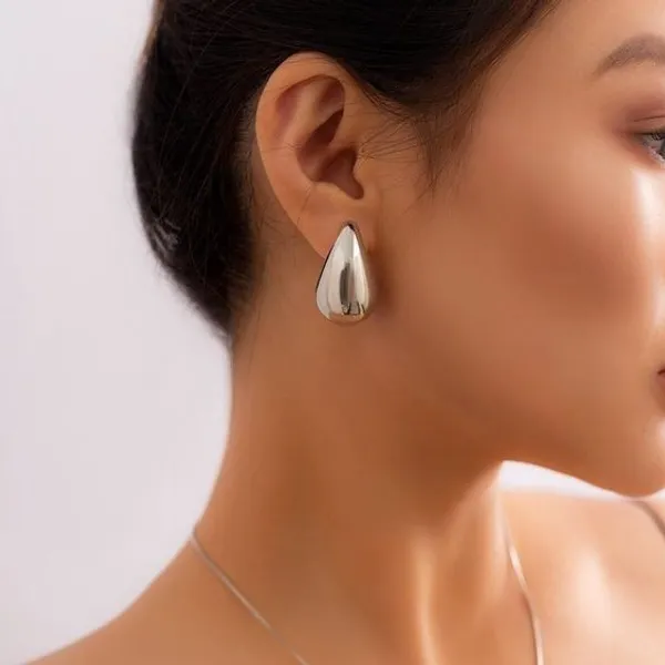 Elegant_Silver_Hoop_Earrings_Set_for_Women,_Chunky_Twisted_Design,_Multiple_Styles,_Fashion_Statement_Jewelry_(SILVER)