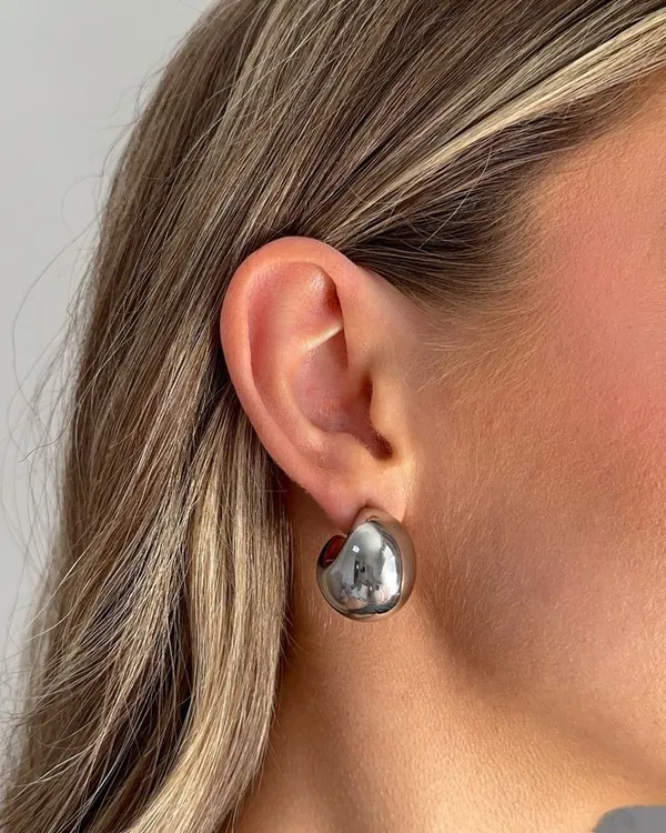 Elegant_Silver_Hoop_Earrings_Set_for_Women,_Chunky_Twisted_Design,_Multiple_Styles,_Fashion_Statement_Jewelry_(SILVER)
