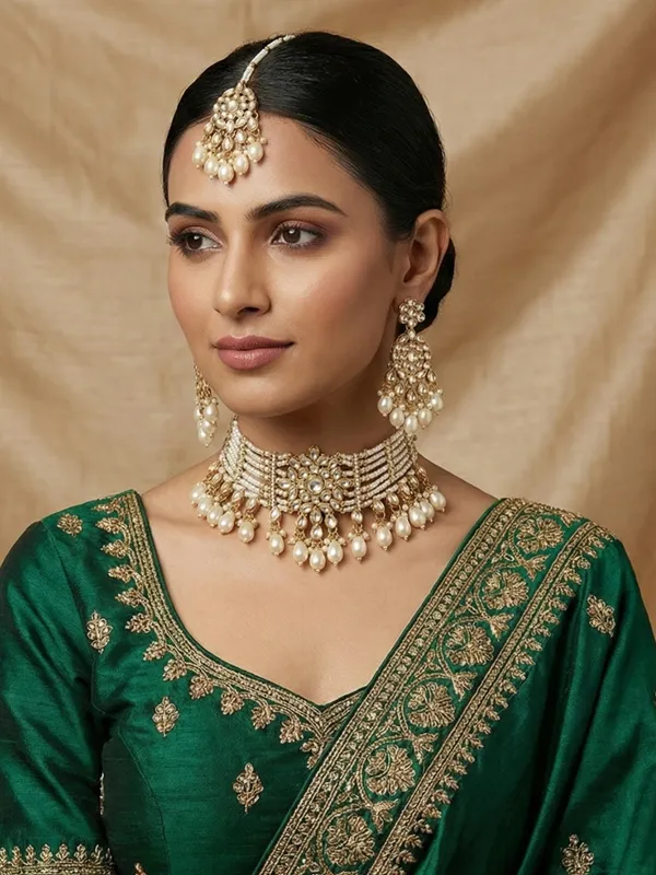 Floral_Motif_Kundan_Choker_Set_with_Pearl_Drop_Earrings_&_Tikka