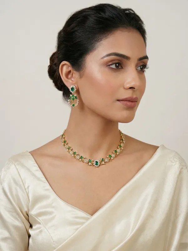 Floral_pattern_Jewellery_set_in_Kundan_and_Immitation_Diamonds_in_Green