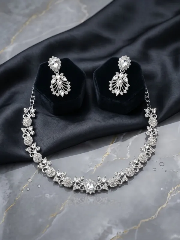 Floral_pattern_Jewellery_set_in_Kundan_and_Immitation_Diamonds_in_Silver