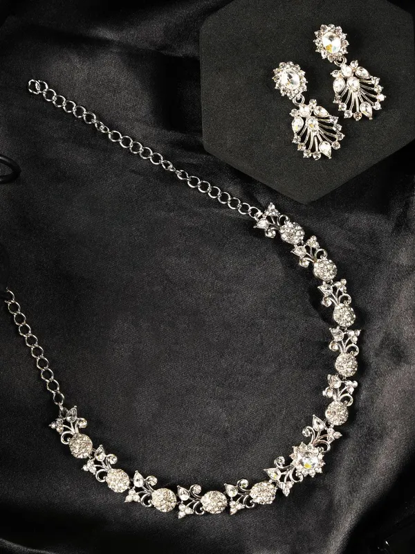 Floral_pattern_Jewellery_set_in_Kundan_and_Immitation_Diamonds_in_Silver