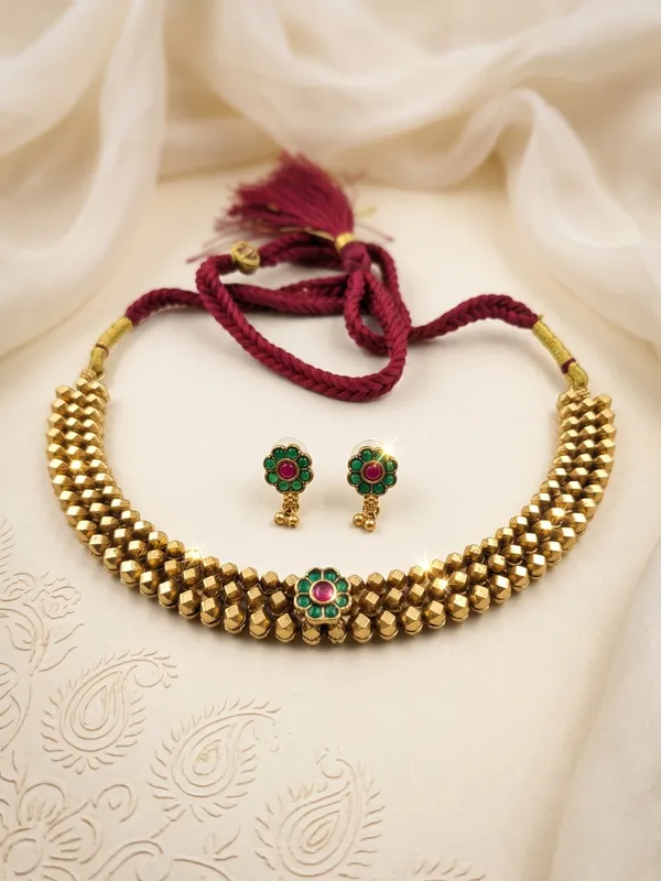 Maharashtrian_Royal_Floral_Kundan_Necklace_&_Earrings_Set_in_Antique_Gold
