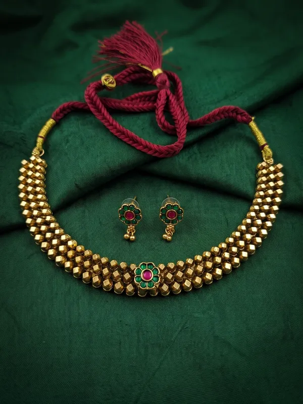 Maharashtrian_Royal_Floral_Kundan_Necklace_&_Earrings_Set_in_Antique_Gold