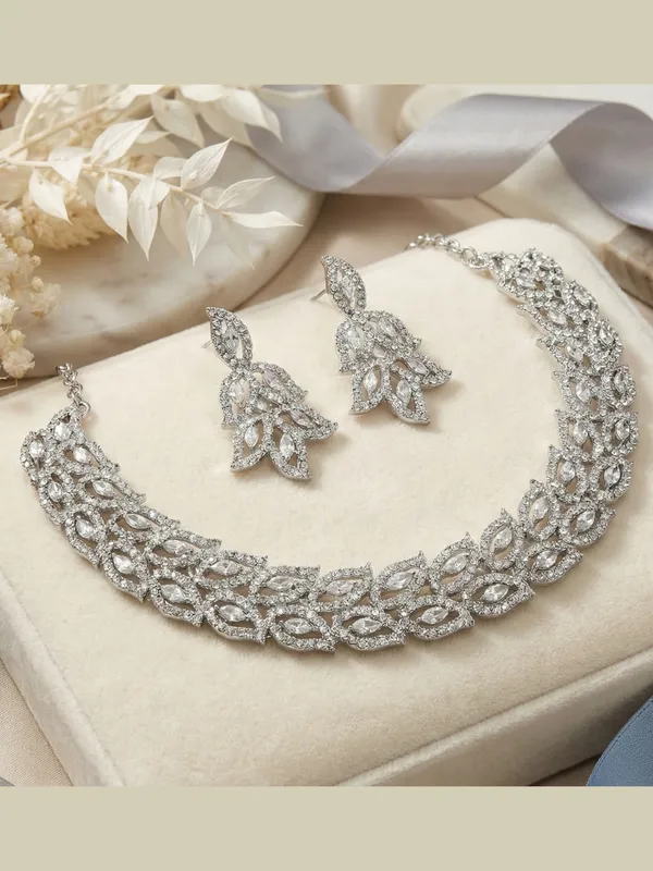 Reesha_Jewels_exquisite_silver-toned_necklace_and_earring_set.