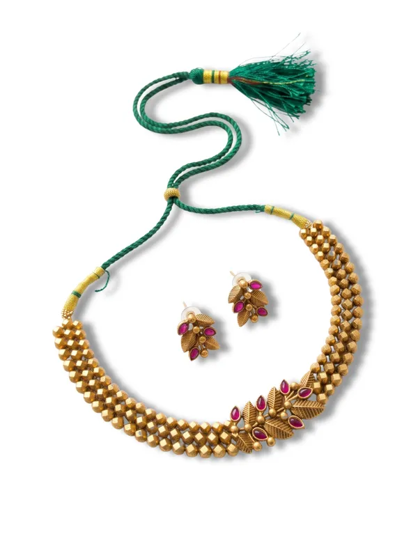 Royal_Maharashtrian_Green_Kundan_Antique_Gold_Choker_Set