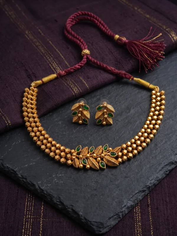 Royal_Maharashtrian_Green_Kundan_Antique_Gold_Choker_Set