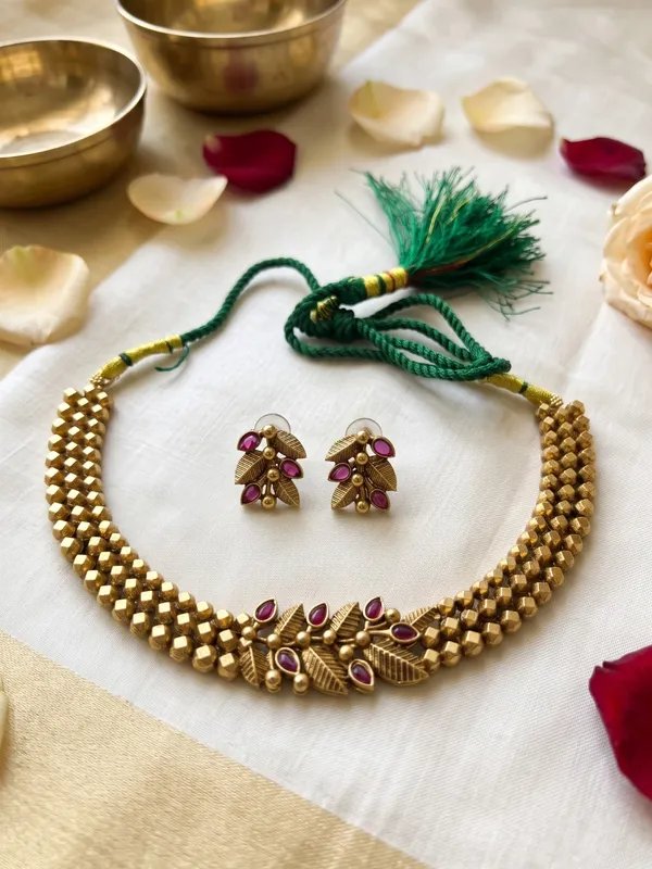 Royal_Maharashtrian_Green_Kundan_Antique_Gold_Choker_Set