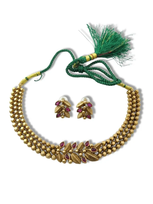 Royal_Maharashtrian_Green_Kundan_Antique_Gold_Choker_Set