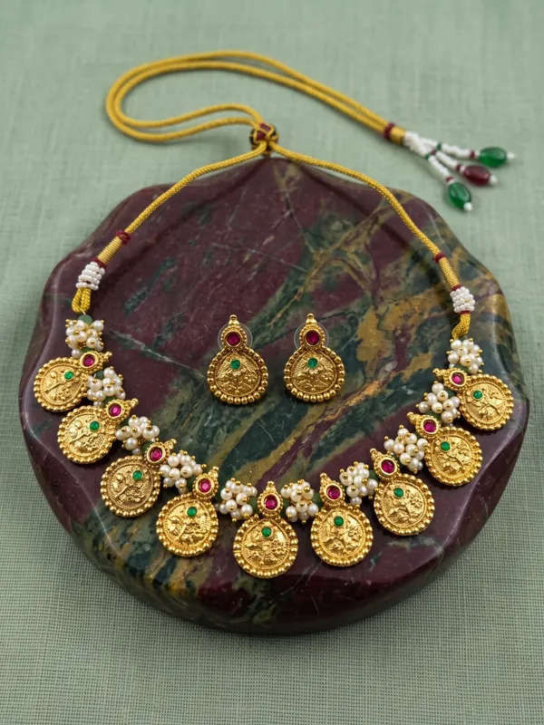 Royal_Maharashtrian_Putali_Necklace_Set_with_Pearl_&_Gem_Accents