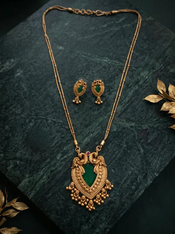 Royal_South_Indian_Antique_Gold_&_Green_Kundan_Pendant_Set
