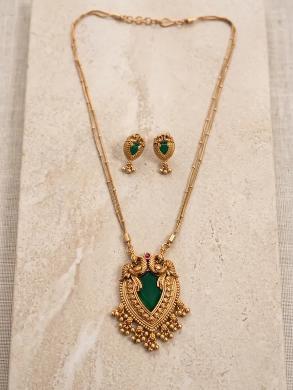 Royal_South_Indian_Antique_Gold_&_Green_Kundan_Pendant_Set