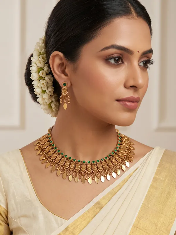 Traditional_Antique_Gold-Plated_Elakkathali_necklace_Set_with_Green_kundan