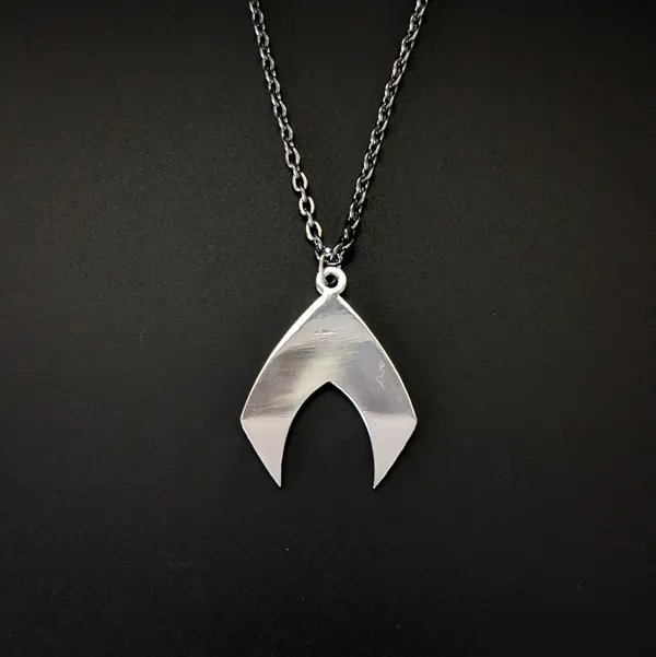 Steel_White_Dc_Universe_Aquaman_Inspired_Metal_Pendant_(12_Inch)