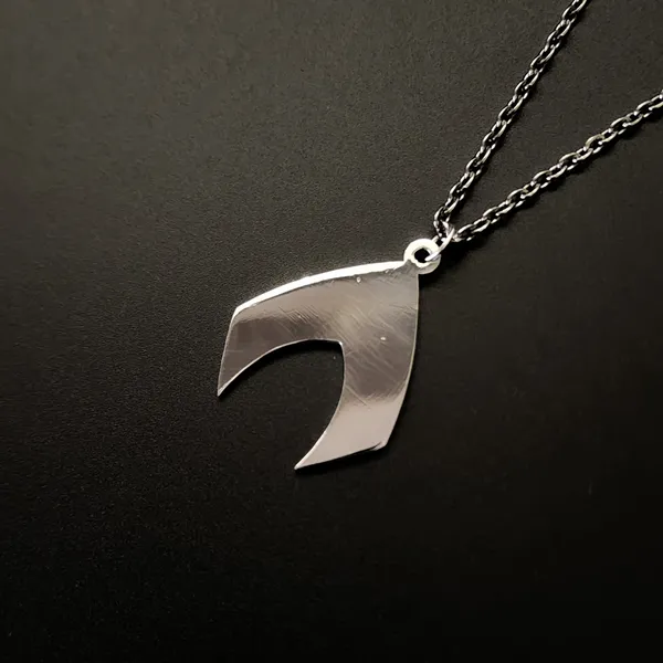Steel_White_Dc_Universe_Aquaman_Inspired_Metal_Pendant_(12_Inch)