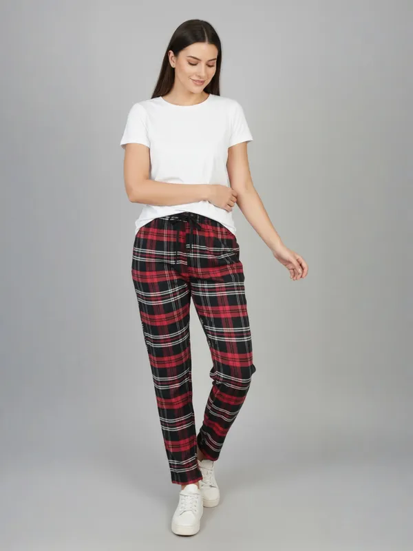 Red_&_Black_Womens_Cotton_Checkered_Plus_Size_Pyjama