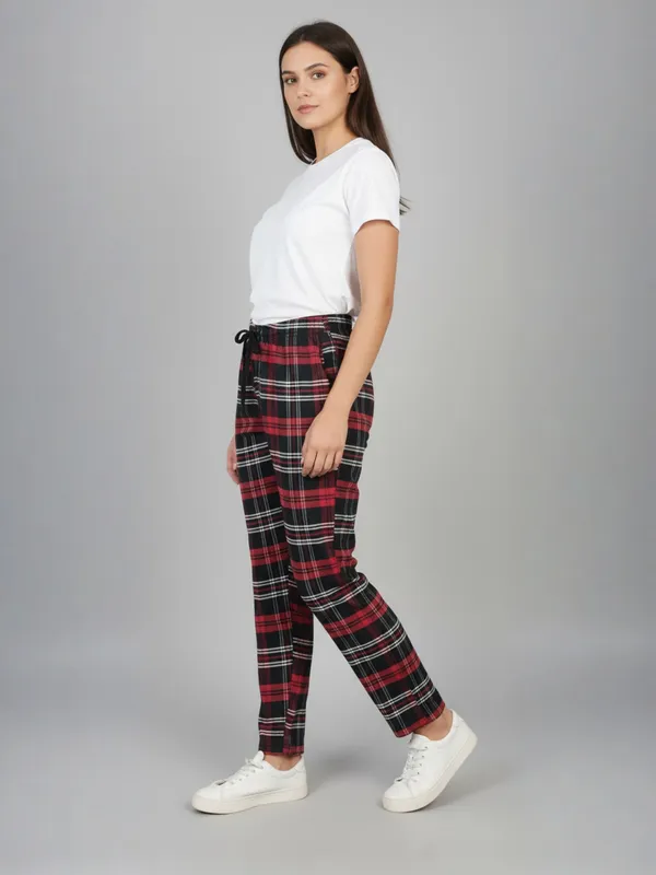 Red_&_Black_Womens_Cotton_Checkered_Plus_Size_Pyjama