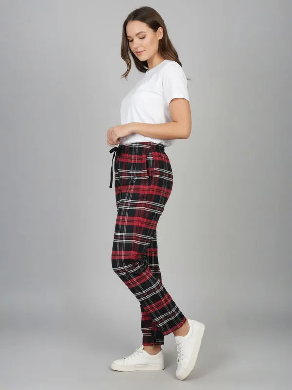 Red_&_Black_Womens_Cotton_Checkered_Plus_Size_Pyjama