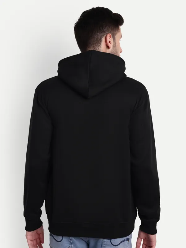 Regular_Fit_Solid_Hoodie