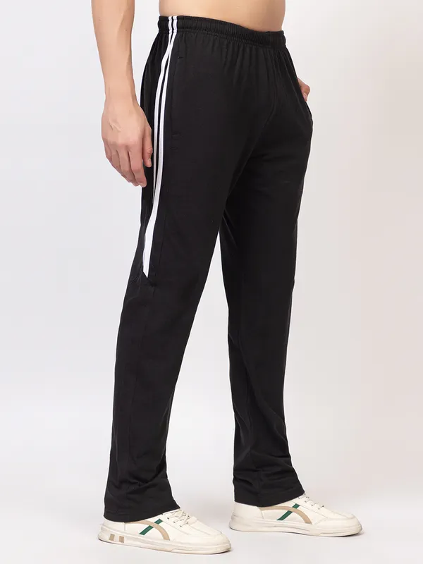 Black_Elevated_Comfort_Trackpants